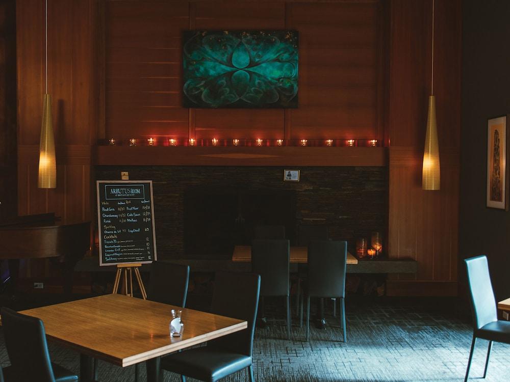 Brentwood Bay Resort & Spa Экстерьер фото