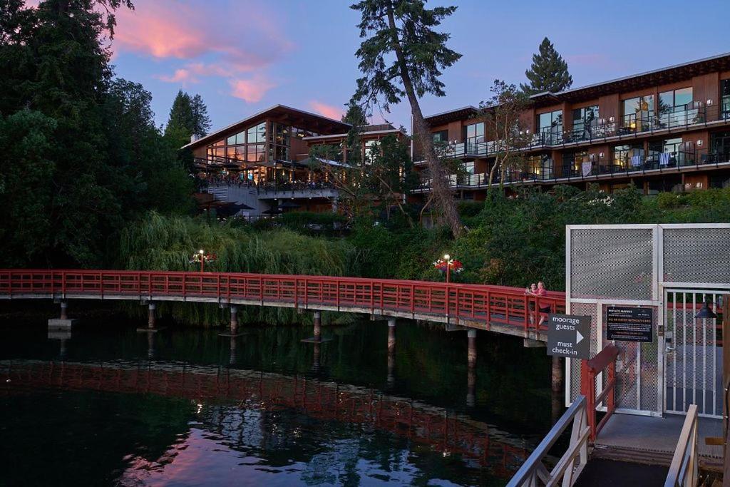 Brentwood Bay Resort & Spa Экстерьер фото